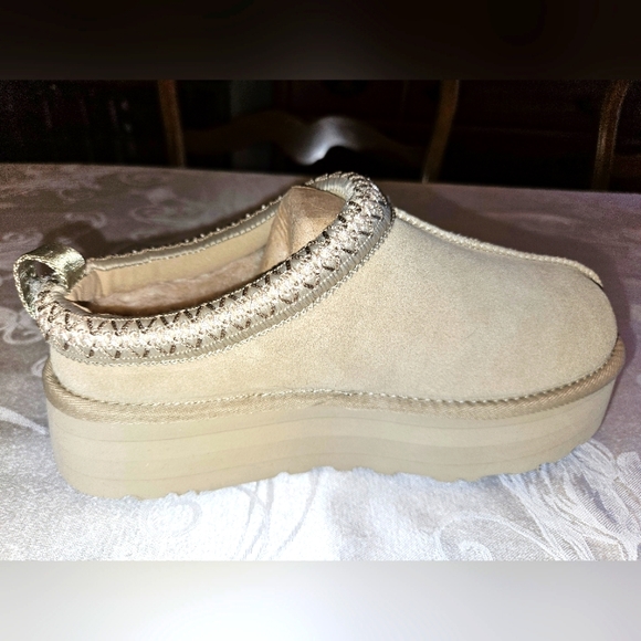 UGG Shoes - Women's size 9 (EU 40) Ugg slippers Tasman with platform heel - BRAND NEW!